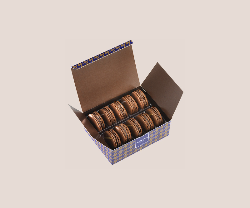 Box of 10 chocolate macarons