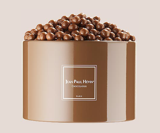 Small metal box with milk chocolate pearl