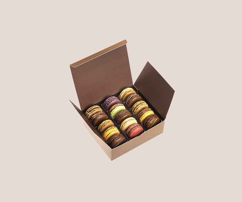 Box of 15 assorted macarons