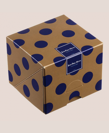 “Mac Aron” chocolate cake - closed box