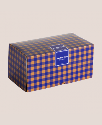 praline and chocolate cake - Closed box