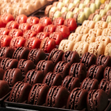 Un festival de couleurs et de saveurs 🤩 Composez votre coffret de macarons préférés en boutique.

🇬🇧 A festival of colors and flavors 🤩 Create your favorite box of macaroons in store.

#JeanPaulHevin #chocolat #chocolatierparis #macaron #macaronparis #macarons #MeilleurOuvrierdeFrance #RelaisDesserts